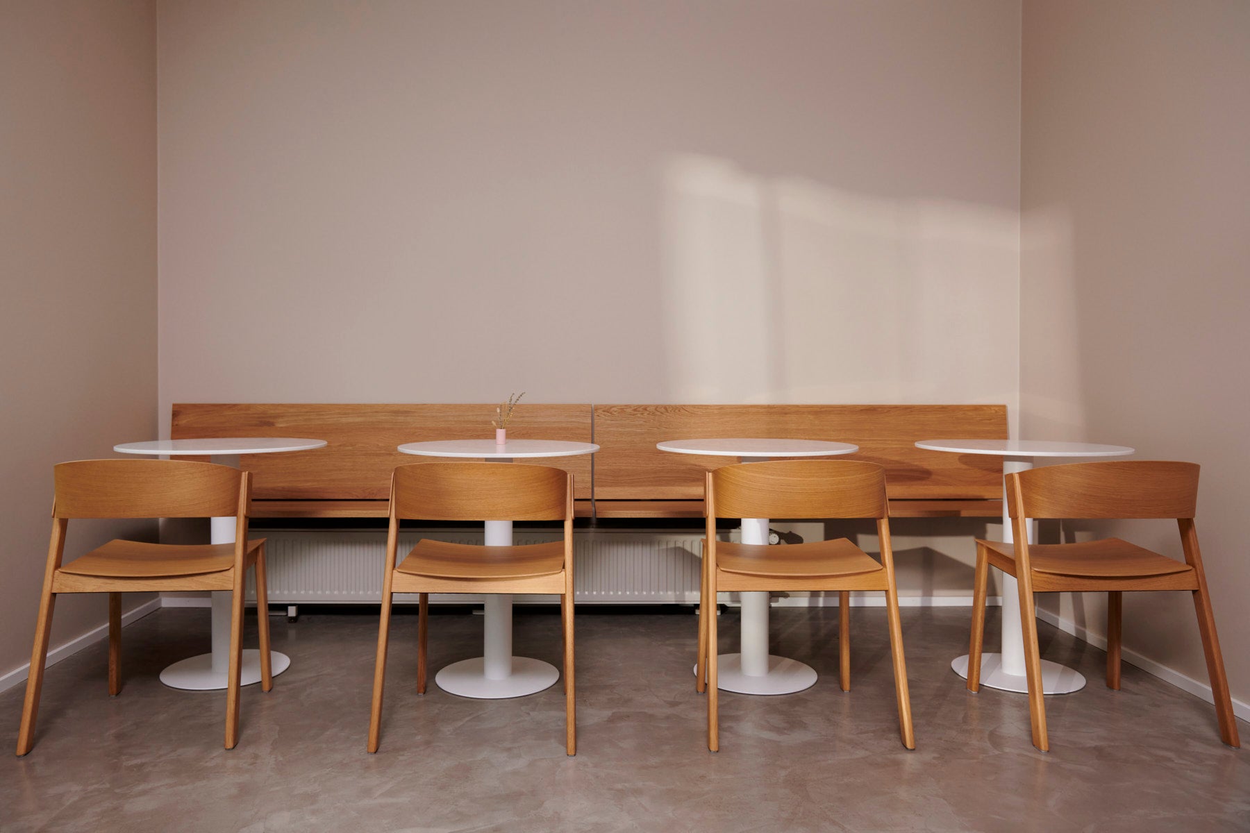 Sitzplätze im Café in Köln